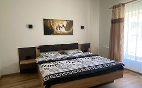 Володимирська 90 дві квартири поряд